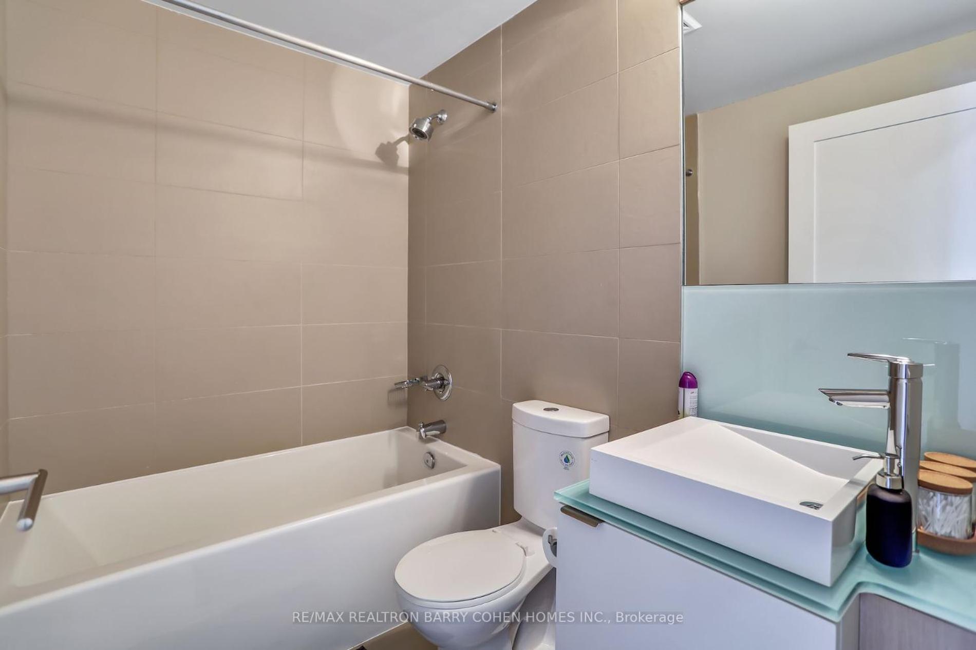 Downtown Suites With Free Parking Торонто Екстер'єр фото