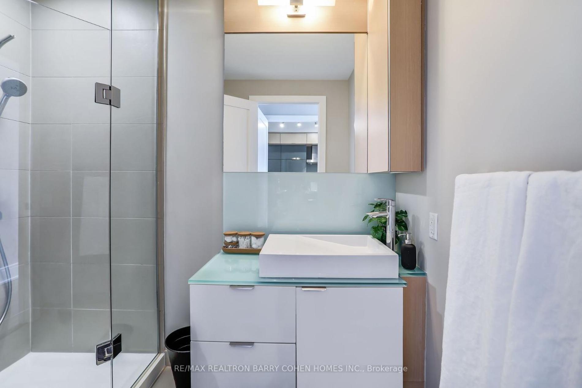 Downtown Suites With Free Parking Торонто Екстер'єр фото